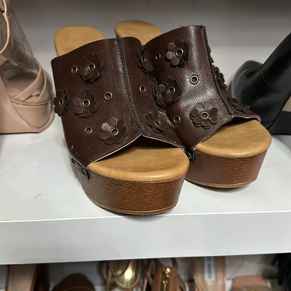 Gorgeous brown clogs! - Picture 6 of 6